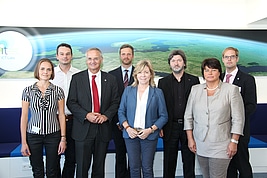 Mitglieder des Europa-Parlaments informieren sich über Software Campus